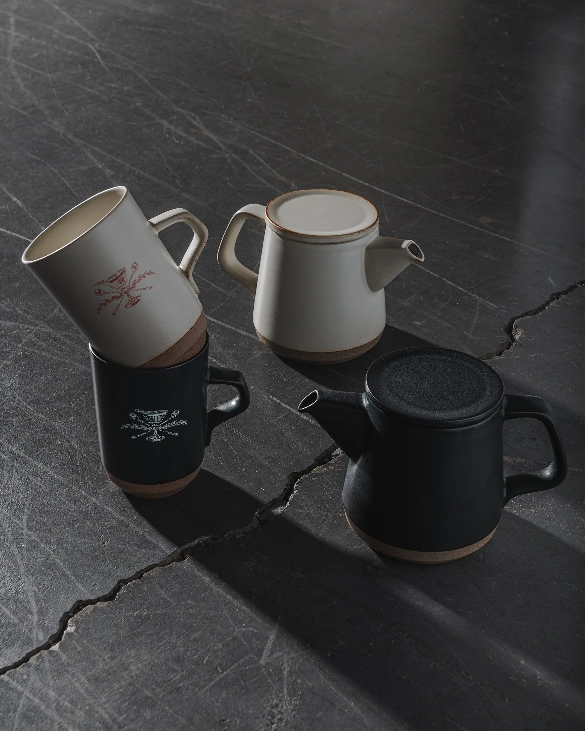 Crest Mug by Kinto (Tall) - White - Image 3