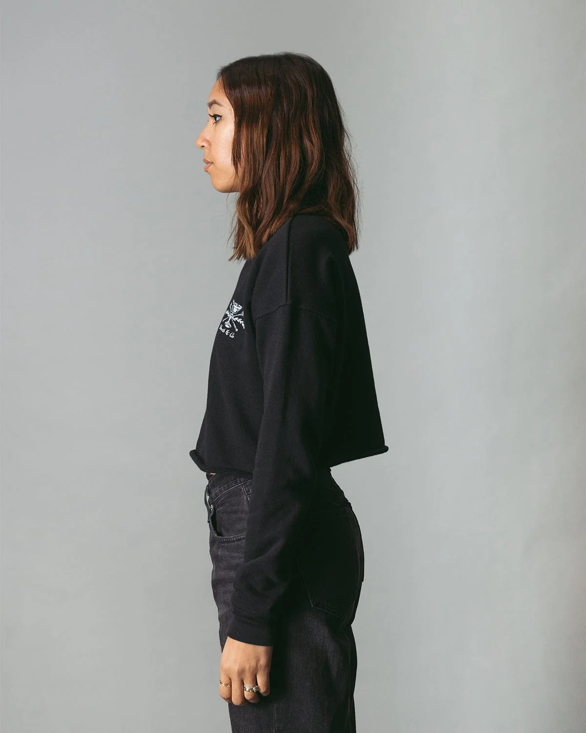 Family Crest Women's Cropped Crewneck - Image 5